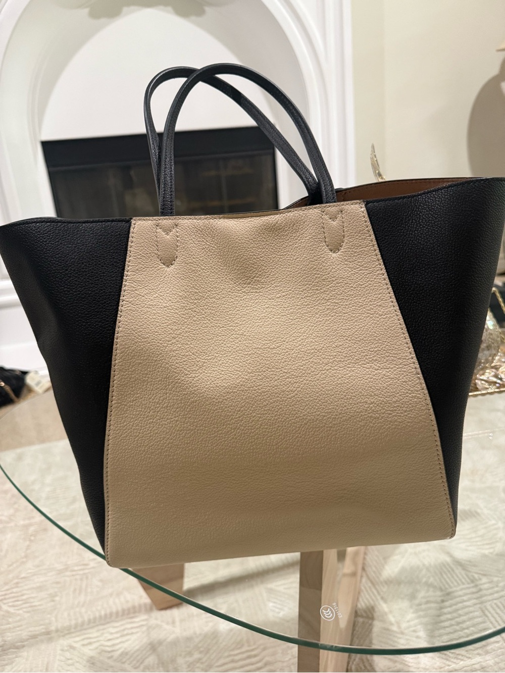 The Louis Vuitton Lockme Cabás Black and Beige crafted from soft calfskinleather - Picture 9 of 16